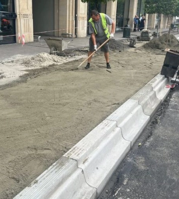 У Львові облаштовують другу безбар’єрну зупинку з кассельськими бордюрами