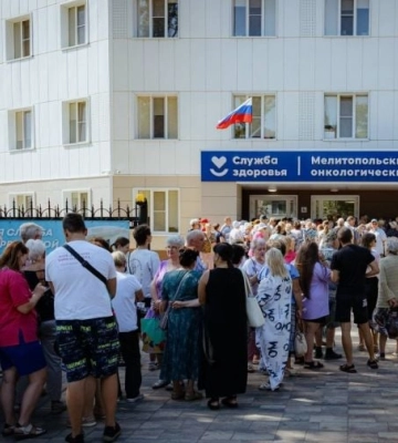 В Мелитополе в очереди к онкологам под больницей собралось 300 человек 
