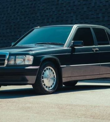 В Запорожье продают Mercedes-Benz 190 в идеальном состоянии за криптовалюту