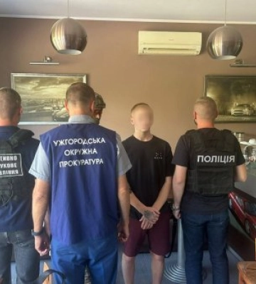 На околиці Ужгорода прикордонники затримали переправника разом з  «клієнтом»