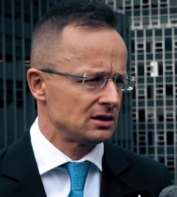 &quot;Это не наша война!&quot;: Сиярто ответил на возмущение Украины и Польши после запрета въезда Мадьяру