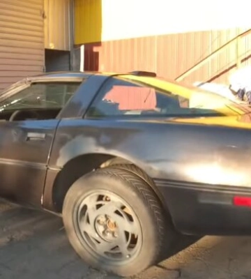 В Україні на смітнику знайшли рідкісну мрію водія: як виглядає Chevrolet Corvette 80-х ціною в мільйон