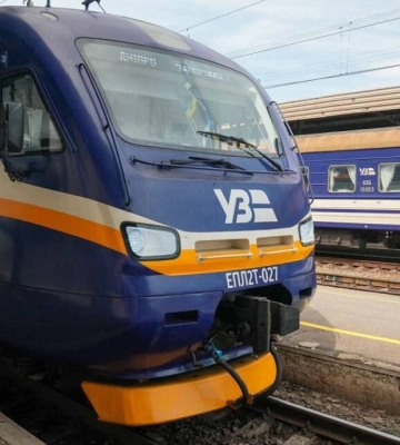 УЗ попередила про затримку та зміни маршрутів низки поїздів внаслідок ворожих обстрілів