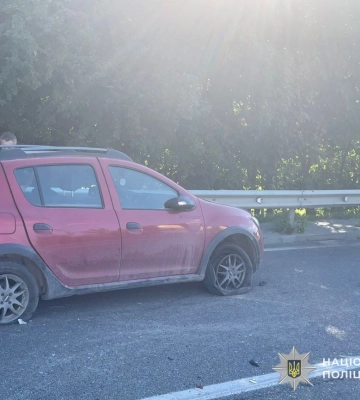 На Львівщині у ДТП за участю легковика та позашляховика постраждали троє людей