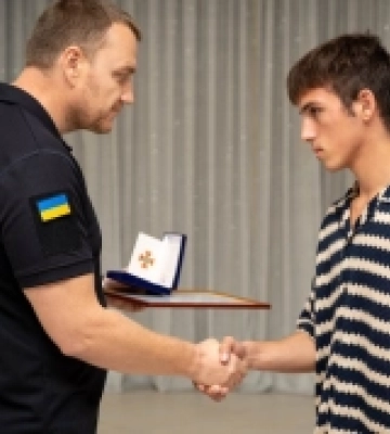У ДСНС нагородили підлітка, який у Білгороді-Дністровському врятував з-під завалів свого товариша
