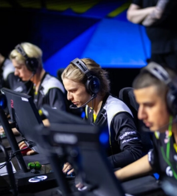 NAVI – FaZe. fnatic – ECSTATIC. BLAST Open. Групповой этап. Смотреть онлайн