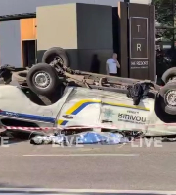 В Києві перевернулося поліцейське авто: загинув правоохоронець, є травмовані