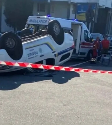 У Києві внаслідок ДТП перекинулось поліцейське авто: водій загинув
