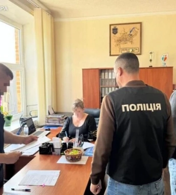 На Київщині викрили схеми розкрадань бюджетних коштів на понад 468 млн грн: 42 депутати та чиновники отримали підозри