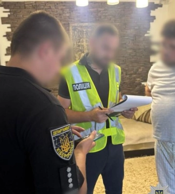 На Хмельниччині викрили підпільну друкарню, де виготовляли "липові" документи для чоловіків На Хмельниччині викрили підпільну друкарню, де виготовляли "липові" документи для чоловіків