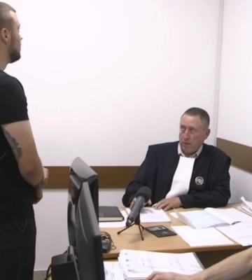 Луцькі ДСНСівці врятували чоловіка, який хотів стрибнути з вікна (Відео)