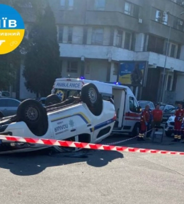 В центре Киева произошло смертельное ДТП с участием автомобиля полиции