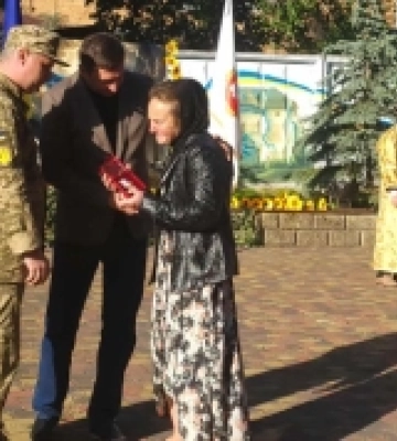Родинам полеглих захисників із Острожчини вручили посмертні державні нагороди воїнів