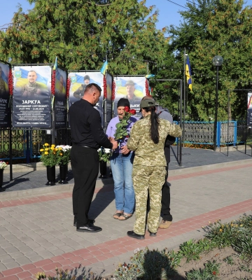 Донечка та син Героїв з’явилися на світ після загибелі своїх батьків: на Волині родинам полеглих воїнів вручили посмертні ордени