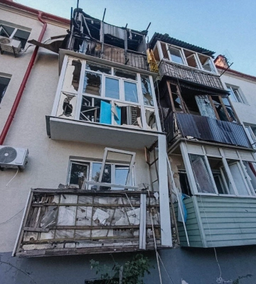 Дрон атаковал Мариуполь — поврежден жилой дом — ФОТО