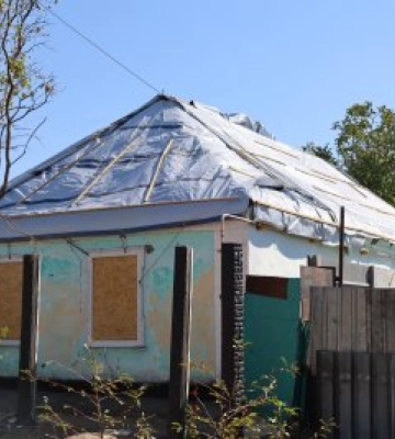 Відновлено близько 90 покрівель та закрито понад 750 вікон: у Миколаєві завершується ліквідація наслідків обстрілу 2 серпня