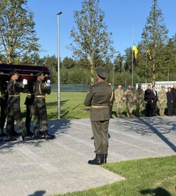 Під Києвом відкрили Національне військове меморіальне кладовище: відбулися перші поховання
