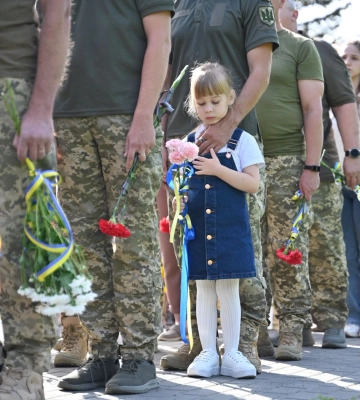 На Пагорбі Слави в Ужгороді вшанували загиблих захисників і захисниць