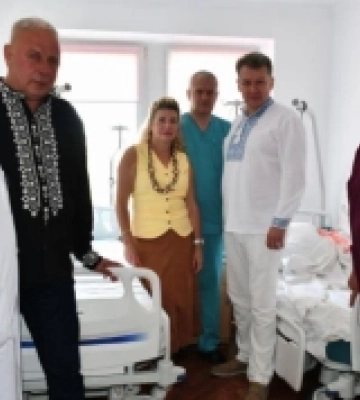 Благодійники подарували Рівненському обласному діагностичному центру сучасні медичні ліжка