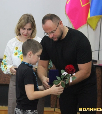 У Луцьку родинам загиблих військових вручили відзнаку «Меморіальний хрест». Фото