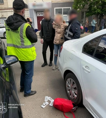 Жителька Сумщини намагалася продати немовля за 30 тисяч доларів: що вирішив суд