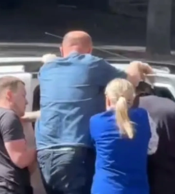 В Кривом Роге зафиксировали группу людей в штатском, которые помогают ТЦК задерживать людей. ВИДЕО