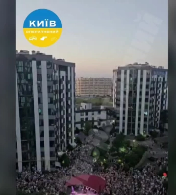 В Киеве украинские артисты дали концерт в день обстрела и возмутили сеть