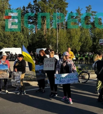 Протест проти військового кладовища під Києвом влаштували селяни