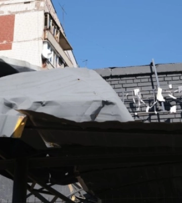 У Краматорську армія РФ поцілила у відділення Нової пошти - загинув чоловік, поранена дитина