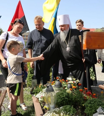 Митрополит Епіфаній сьогодні у Львові відвідав Личаківське кладовище