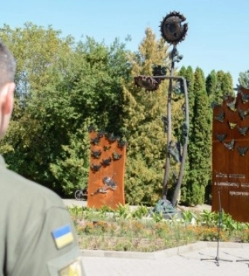 На Рівненщині відкрили скульптурну композицію «Соняхи пам’яті» та Алею слави загиблим воїнам
