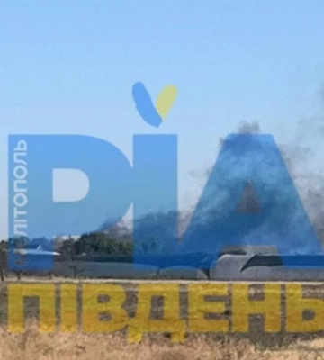 &quot;Горит так, что за 20 километров видно&quot; - в Мелитополе масштабный пожар в авиагородке (фото, видео)