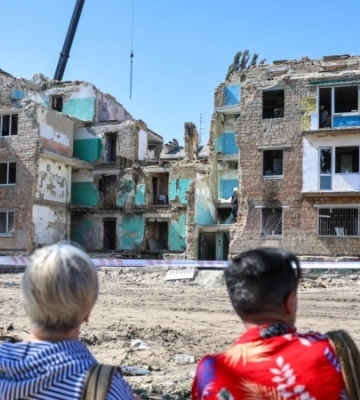 Сльози і розпач: у Києві жалоба за жертвами російської атаки, їх – 25