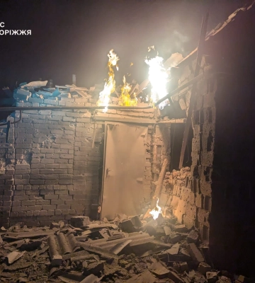 Удари БпЛА. Пошкоджені приватні будинки, пожежа