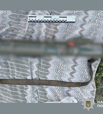 У Полтаві пильні поліцейські виявили в автомобілі гранатомет, вибухівку та боєприпаси. ФОТО