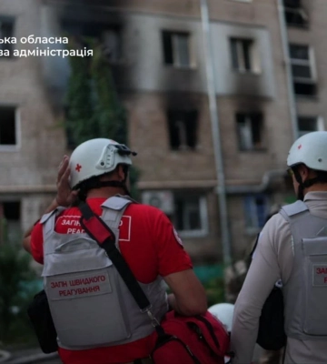 Запоріжжя пережило 12 ударів: є влучання та поранені (відео)