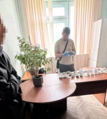В Одесской области будут судить чиновника, который брал 100 тысяч за выдачу разрешительных документов на ведение торговли