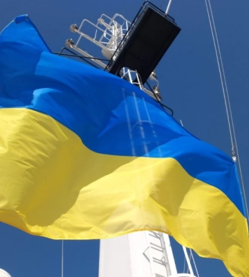 Флот науки і свободи: 4 роки тому над криголамом &quot;Ноосфера&quot; замайорів синьо-жовтий прапор