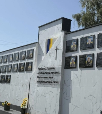 У громаді на Волині відкрили меморіал загиблим воїнам У громаді на Волині відкрили меморіал загиблим воїнам