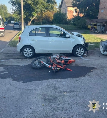 У Смілі зіткнулися авто та мотоцикл: водій двоколісного транспорту потрапив у лікарню (ФОТО) У Смілі зіткнулися авто та мотоцикл: водій двоколісного транспорту потрапив у лікарню (ФОТО)
