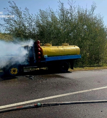 На Львівщині спалахнув автомобіль з газовими балонами На Львівщині спалахнув автомобіль з газовими балонами