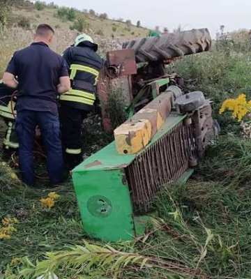 Не повернувся з роботи: на Львівщині тракторист загинув у кюветі