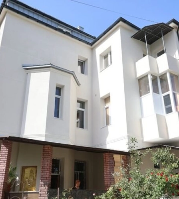 У Львові після майже року відновили будинок, зруйнований під час обстрілу 4 вересня У Львові після майже року відновили будинок, зруйнований під час обстрілу 4 вересня