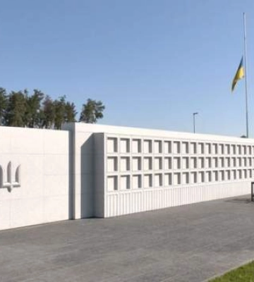 На Киевщине люди вышли на протест из-за открытия Национального военного кладбища