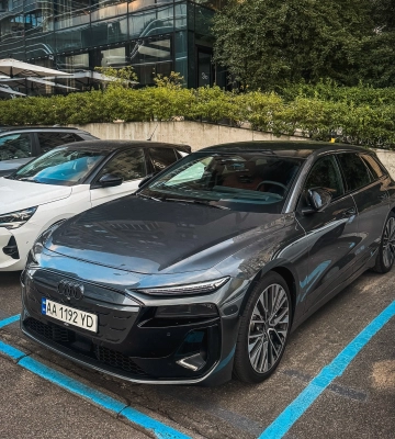 В Украине появился мощный семейный электромобиль Audi за 3,5 миллиона 