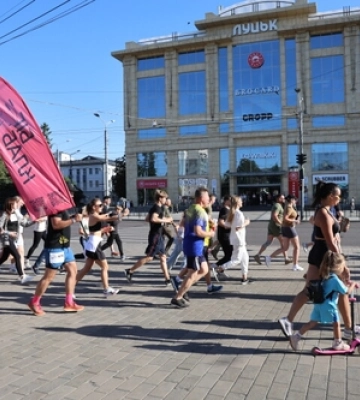 У Луцьку бігли в пам'ять про Героїв України У Луцьку бігли в пам'ять про Героїв України