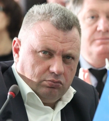 Депутат із Херсонщини відправляв кавуни баржею по Дніпру, а зараз співпрацює з РФ Депутат із Херсонщини відправляв кавуни баржею по Дніпру, а зараз співпрацює з РФ