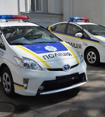 На Волині селянин побив ногами поліцейського у службовій машині: дебошира вже засудили