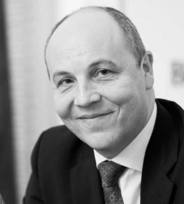 Вбивство Парубія у Львові: голова МВС заявив, що головне зараз - дати правоохоронцям час з&amp;apos;ясувати обставини і знайти стрілка