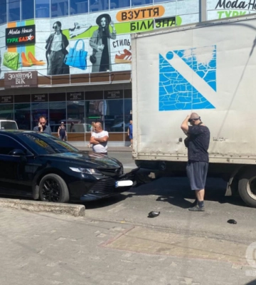ДТП за участі легковика та вантажівки сталася у Кропивницькому 